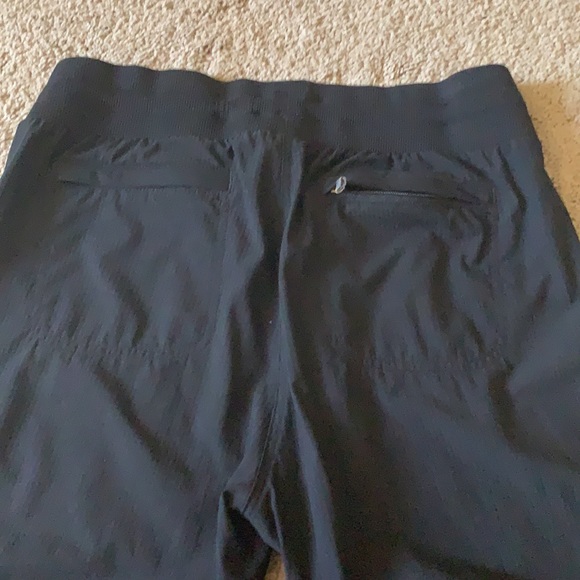 Lorna Jane cropped Sporty pants - Picture 5 of 6